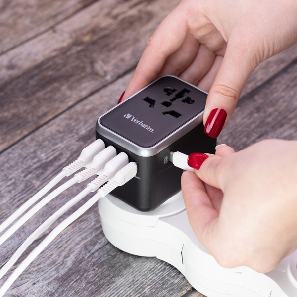 Verbatim - Adattatore da viaggio UTA-04 PD61W / QC / 3xUSB / 2xType-C - immagine 3